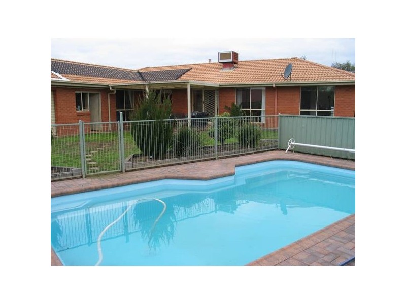 4 Georgina Court, Spring Gully VIC 3550