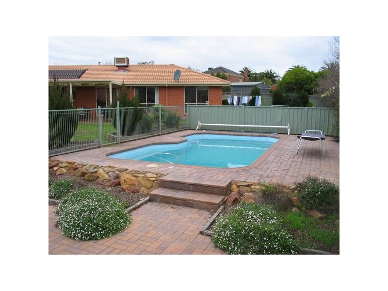 4 Georgina Court, Spring Gully VIC 3550