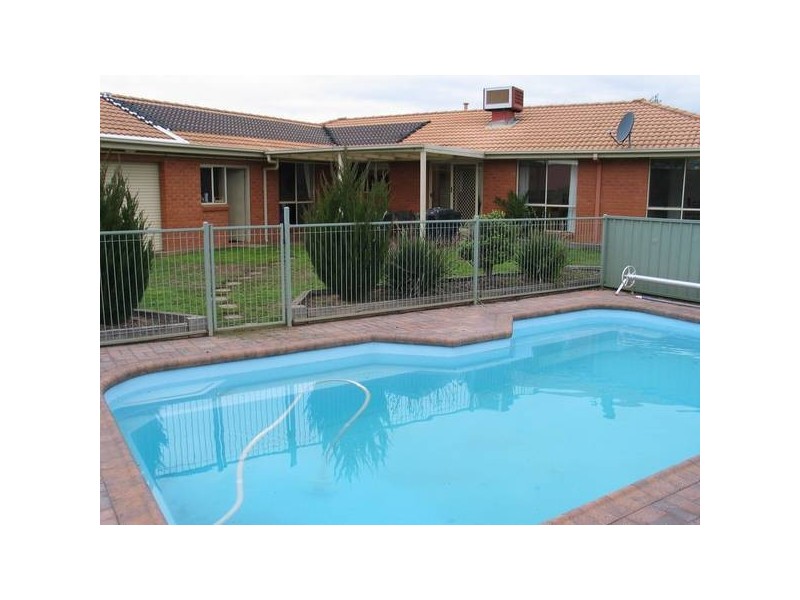 4 Georgina Court, Spring Gully VIC 3550