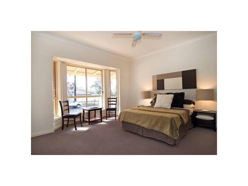 2 Dunes Court, Eaglehawk VIC 3556