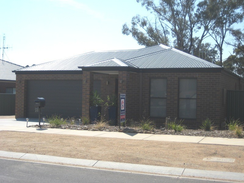 23 St George Park Drive, Kangaroo Flat VIC 3555