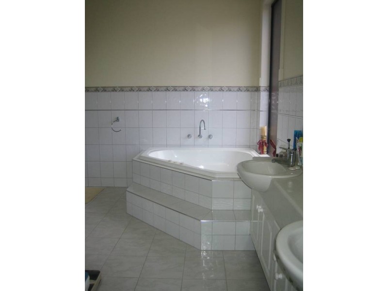 4 Kronk Street, Golden Square VIC 3555