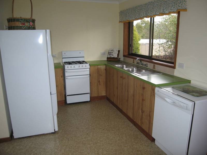 14 Palm Avenue, Spring Gully VIC 3550