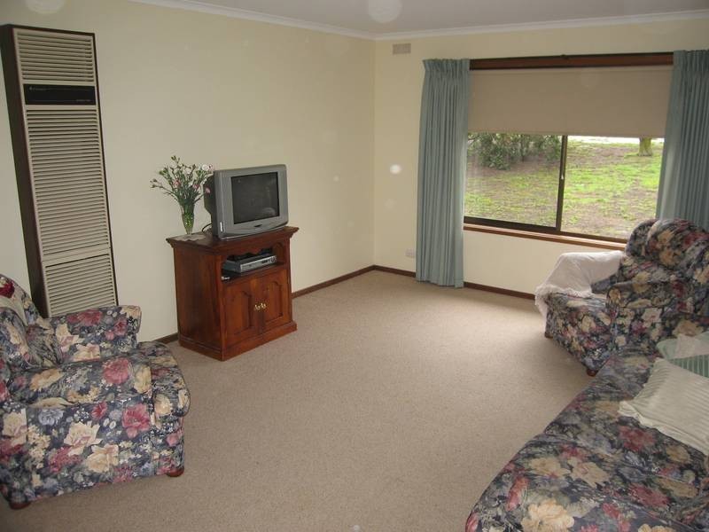 14 Palm Avenue, Spring Gully VIC 3550