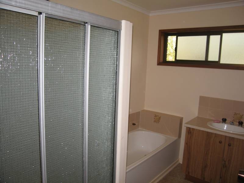 14 Palm Avenue, Spring Gully VIC 3550