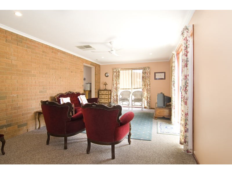 13 Pearce Street, California Gully VIC 3556