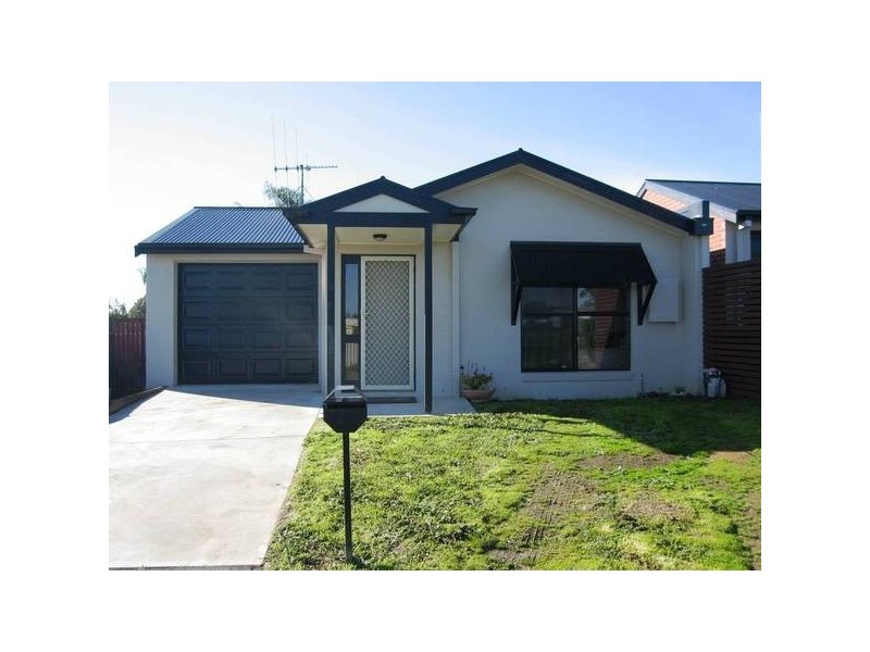 27 Youlden Street, California Gully VIC 3556