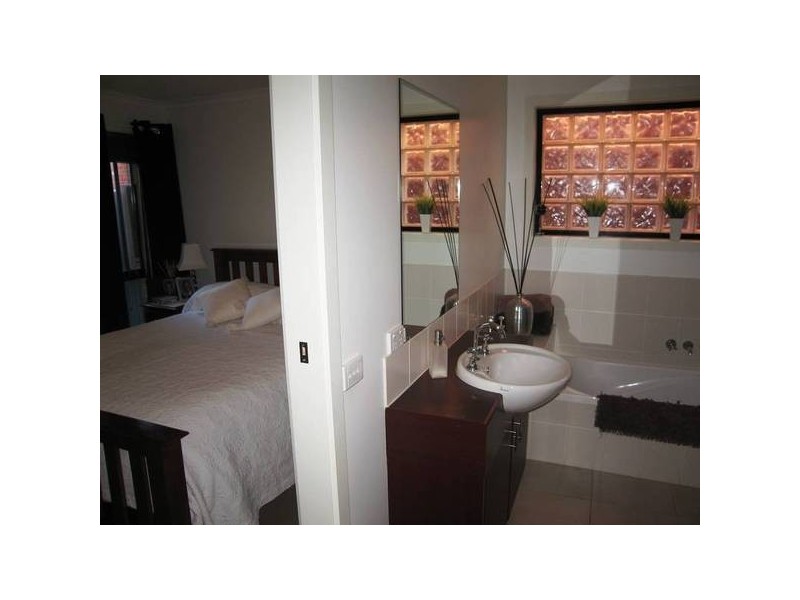 27 Youlden Street, California Gully VIC 3556