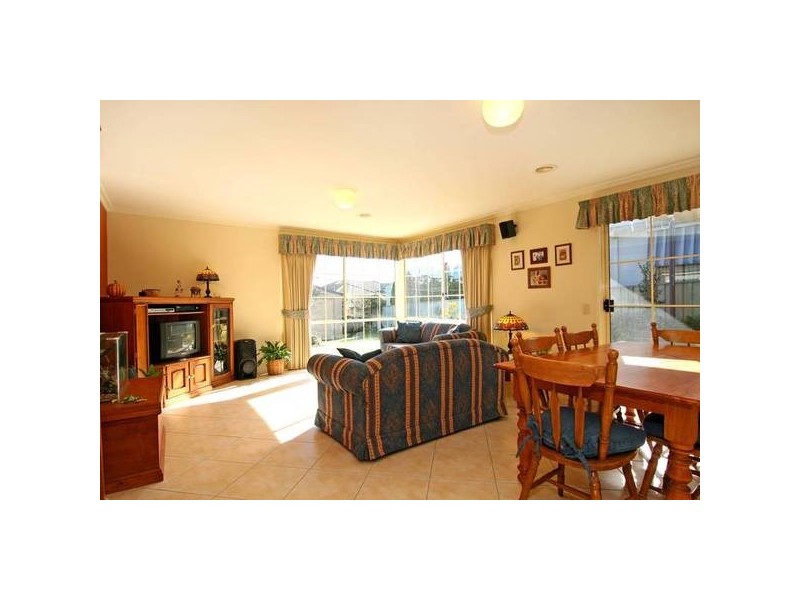 24 Annabell Court, Spring Gully VIC 3550