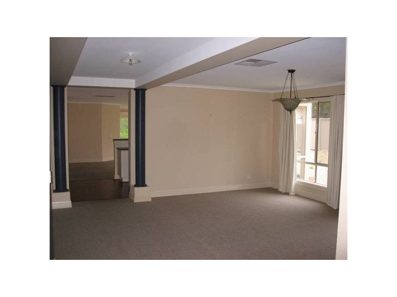 2 Lyndale Court, Flora Hill VIC 3550