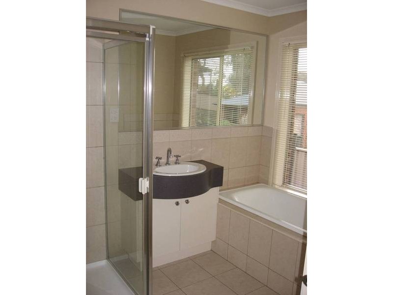 2 Lyndale Court, Flora Hill VIC 3550