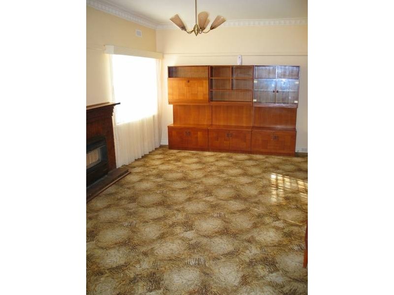 5 Chifley Avenue, Kangaroo Flat VIC 3555