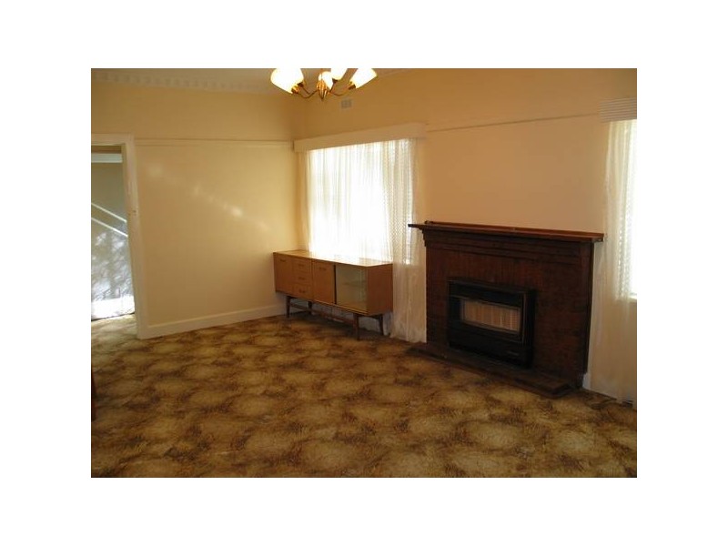 5 Chifley Avenue, Kangaroo Flat VIC 3555