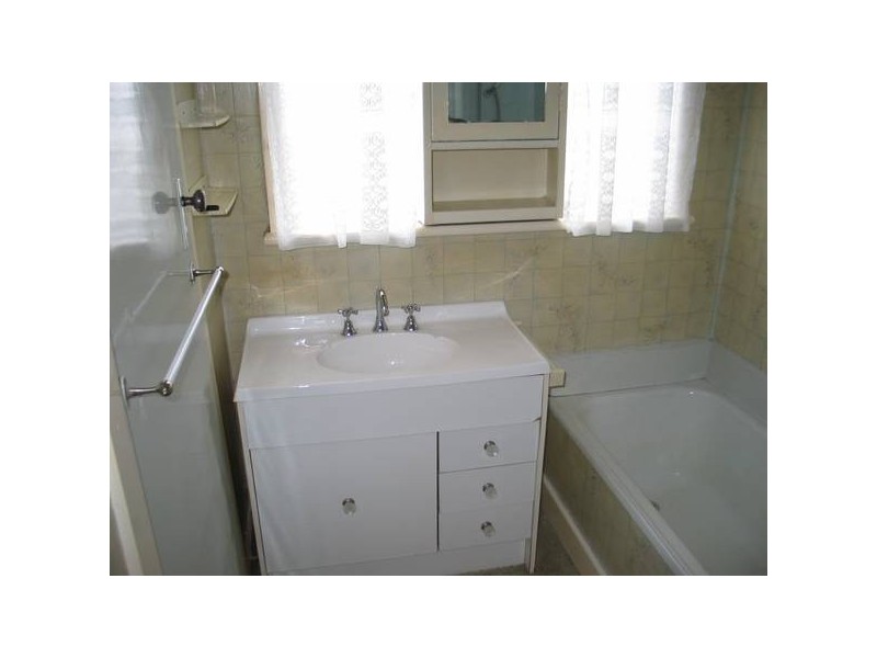 5 Chifley Avenue, Kangaroo Flat VIC 3555