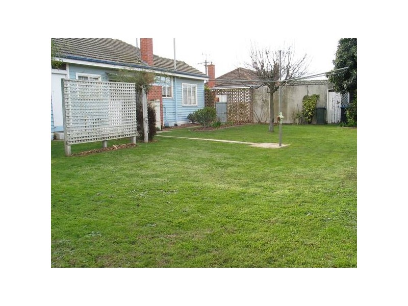 5 Chifley Avenue, Kangaroo Flat VIC 3555