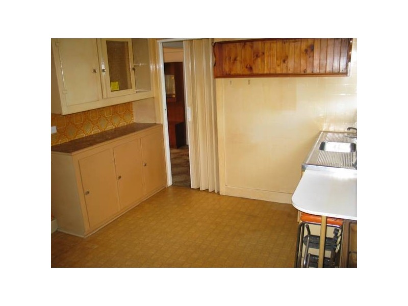 5 Chifley Avenue, Kangaroo Flat VIC 3555