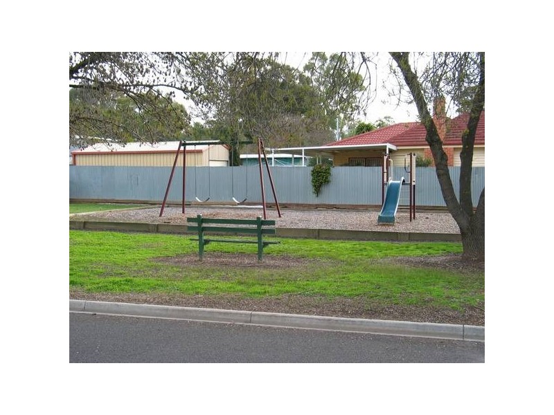 5 Chifley Avenue, Kangaroo Flat VIC 3555