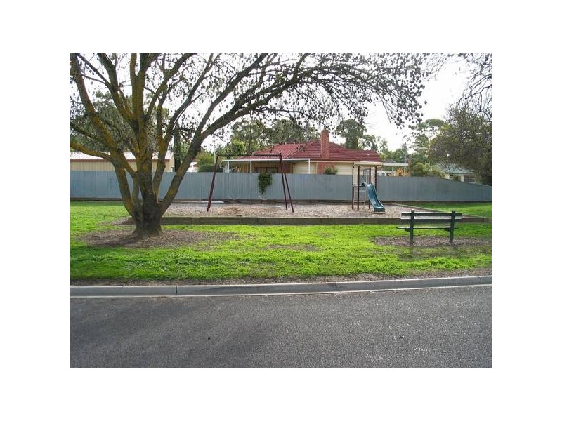 5 Chifley Avenue, Kangaroo Flat VIC 3555