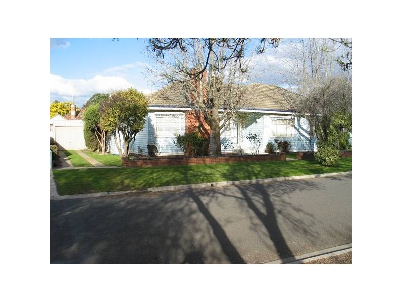 5 Chifley Avenue, Kangaroo Flat VIC 3555