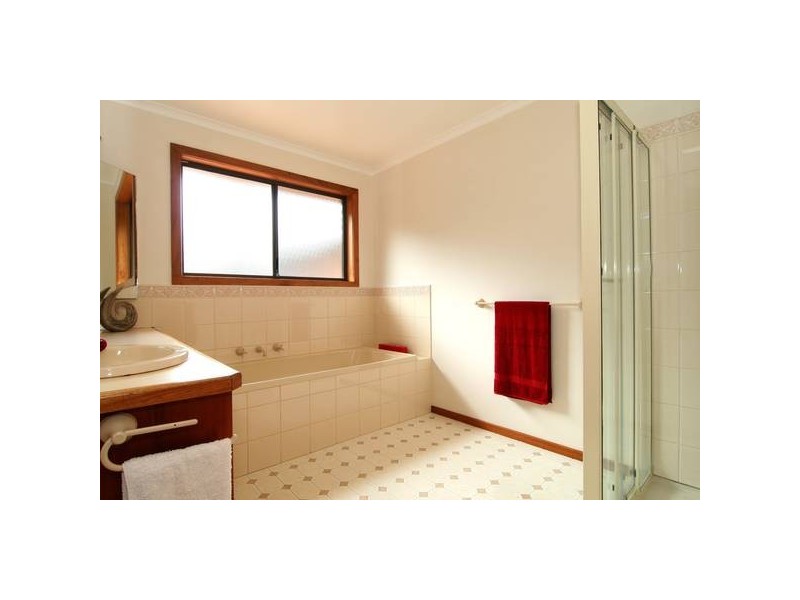 33 Rennie Street, Huntly VIC 3551