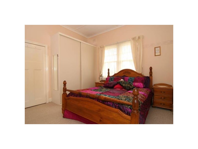 7 Rowcliffe Street, Quarry Hill VIC 3550