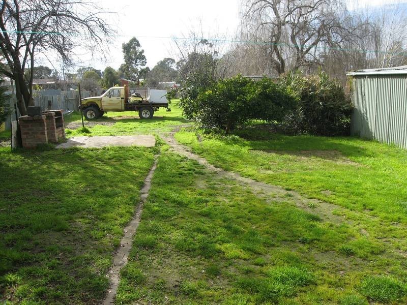 39 Sandhurst Road, California Gully VIC 3556