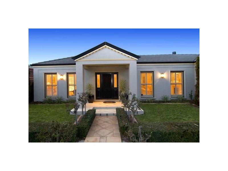 27 Chelsea Boulevard, Strathdale VIC 3550