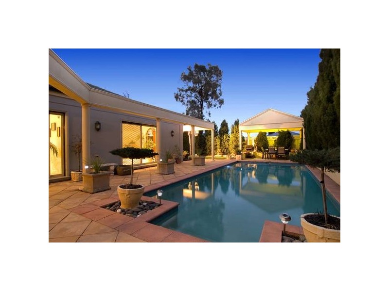 27 Chelsea Boulevard, Strathdale VIC 3550