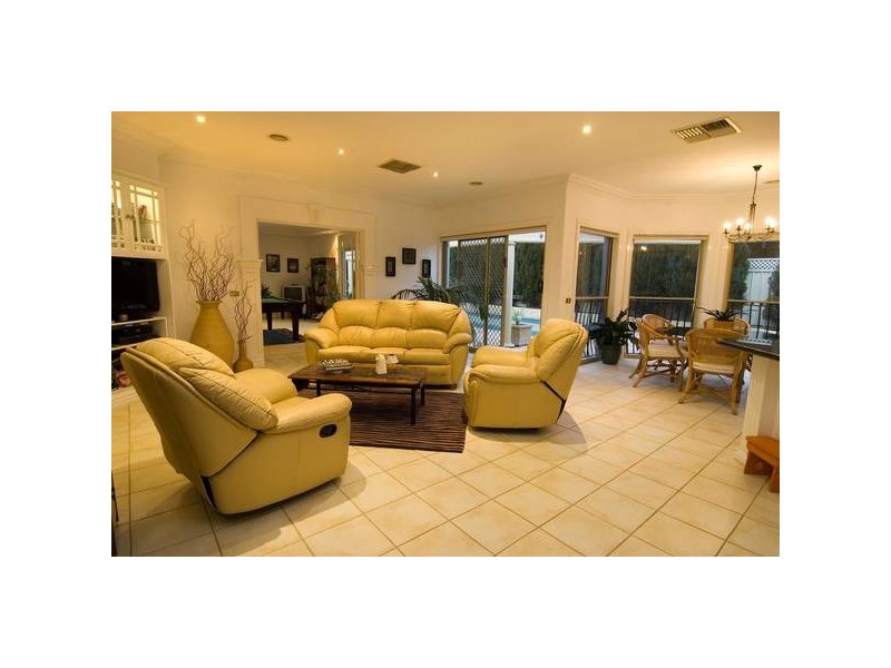 27 Chelsea Boulevard, Strathdale VIC 3550