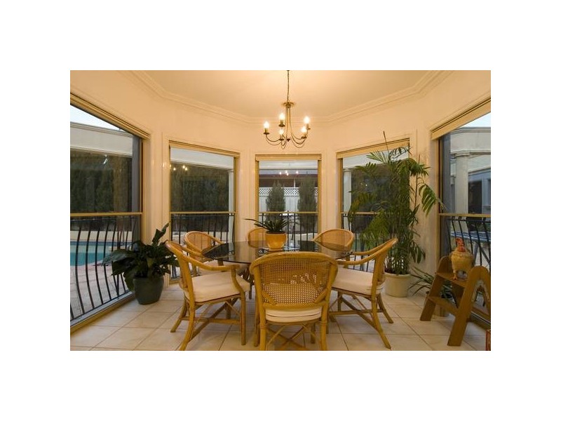 27 Chelsea Boulevard, Strathdale VIC 3550