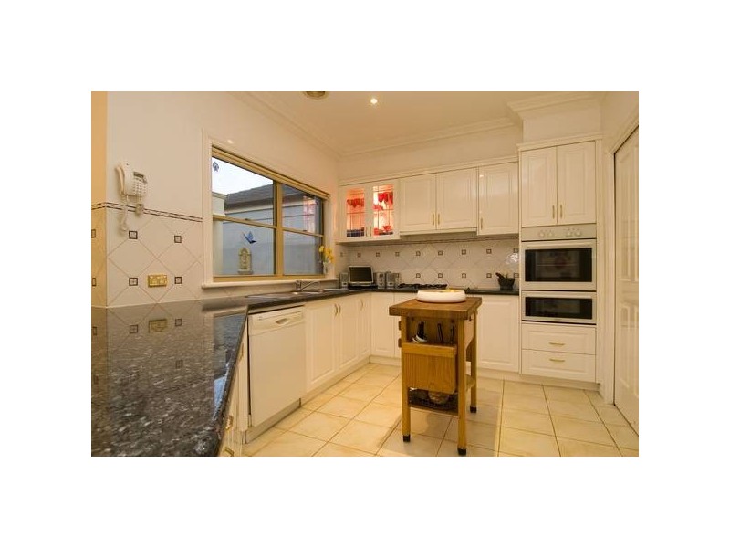 27 Chelsea Boulevard, Strathdale VIC 3550