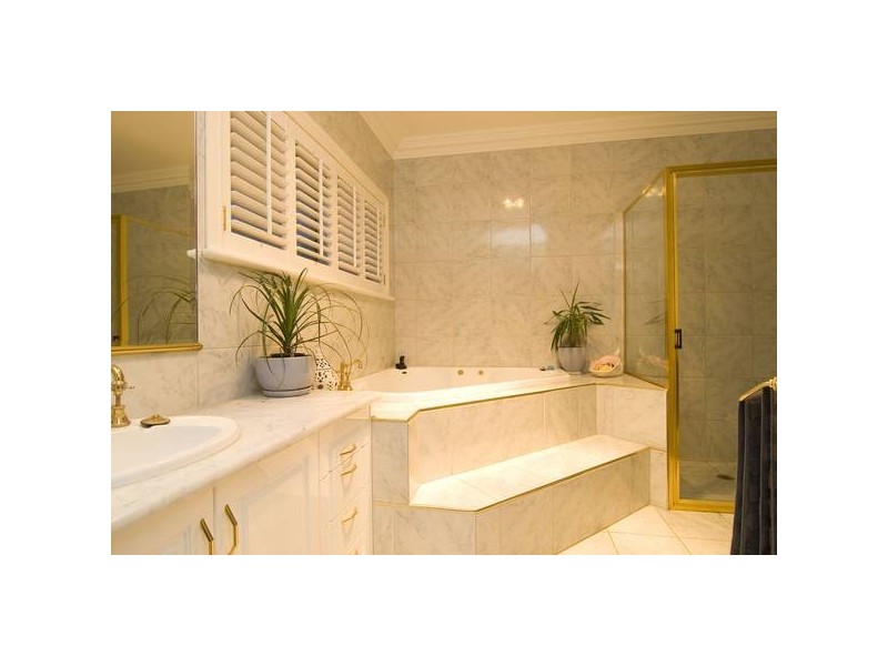 27 Chelsea Boulevard, Strathdale VIC 3550