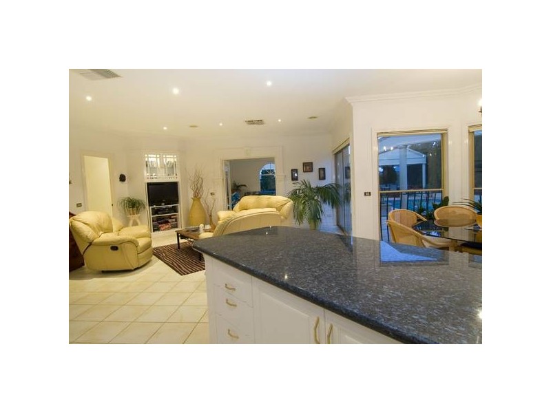 27 Chelsea Boulevard, Strathdale VIC 3550