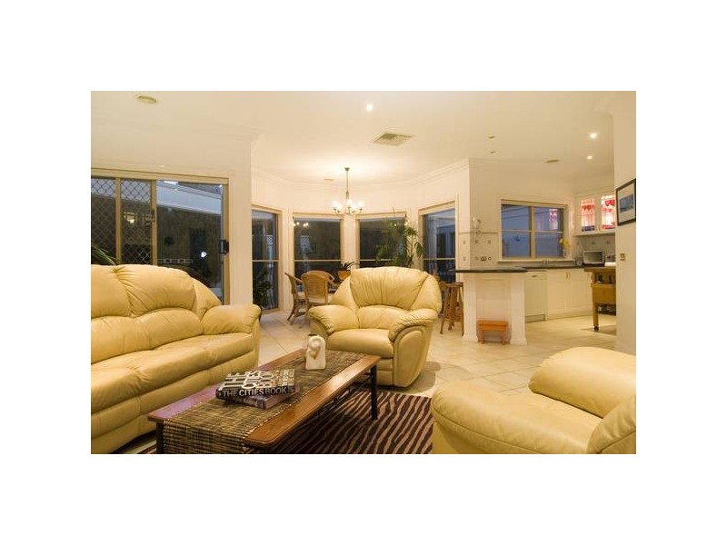 27 Chelsea Boulevard, Strathdale VIC 3550