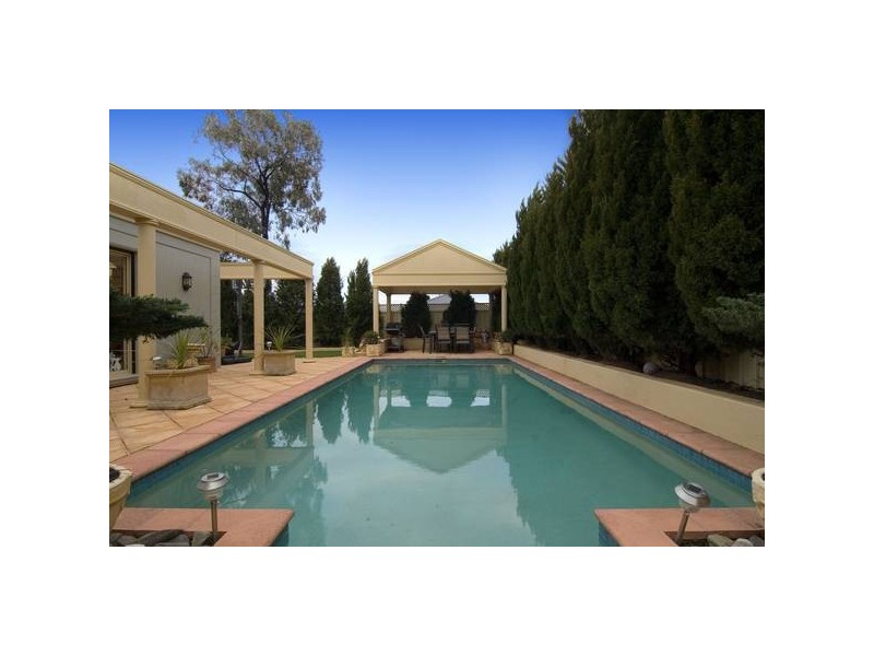 27 Chelsea Boulevard, Strathdale VIC 3550