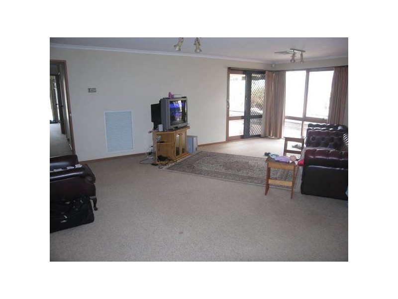 3 Summit Drive, Kennington VIC 3550