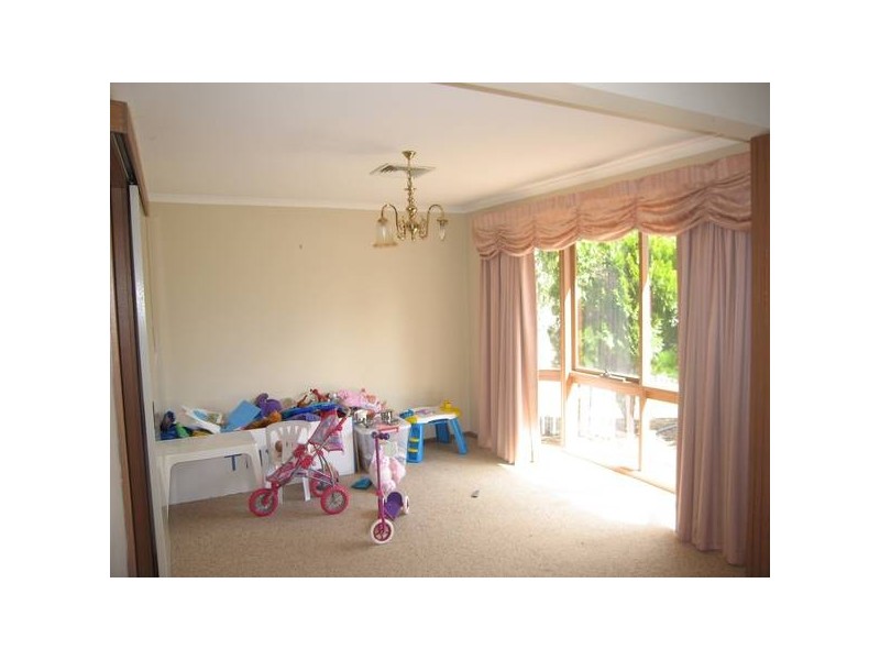 3 Summit Drive, Kennington VIC 3550