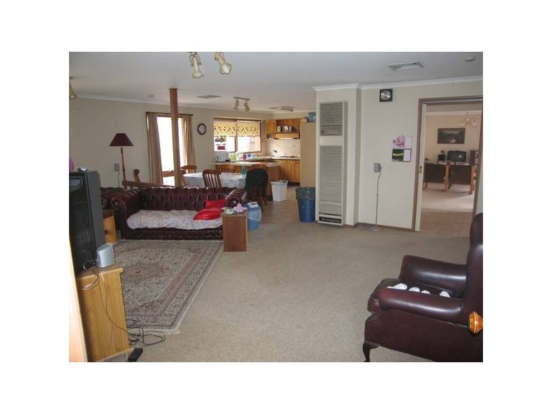 3 Summit Drive, Kennington VIC 3550