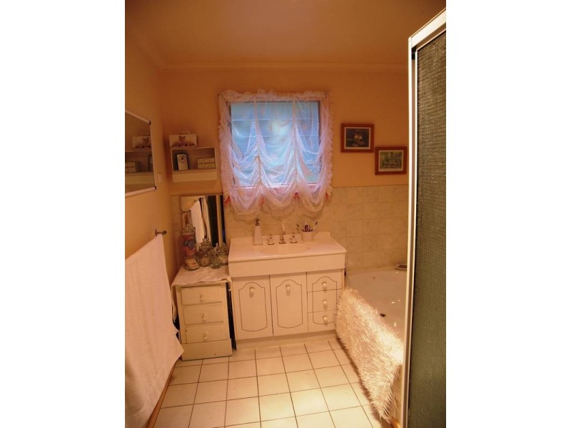 16 MacDougall Road, Golden Square VIC 3555