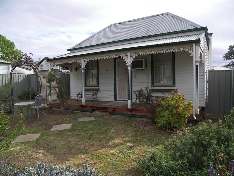 16 MacDougall Road, Golden Square VIC 3555
