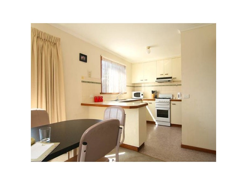 2/13 Thompson Crescent, Kennington VIC 3550