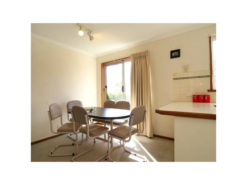 2/13 Thompson Crescent, Kennington VIC 3550