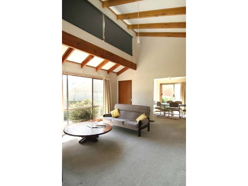 2/13 Thompson Crescent, Kennington VIC 3550