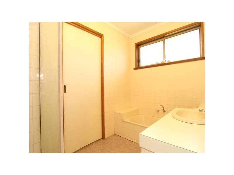 2/13 Thompson Crescent, Kennington VIC 3550