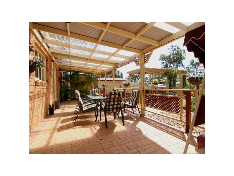 1A Christovic Place, Ascot VIC 3551