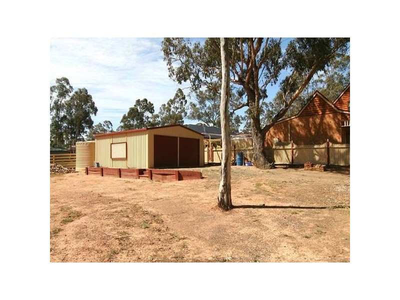 1A Christovic Place, Ascot VIC 3551