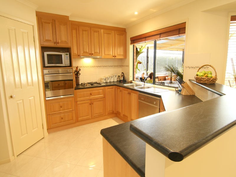 58 Carolyn Way, Maiden Gully VIC 3551