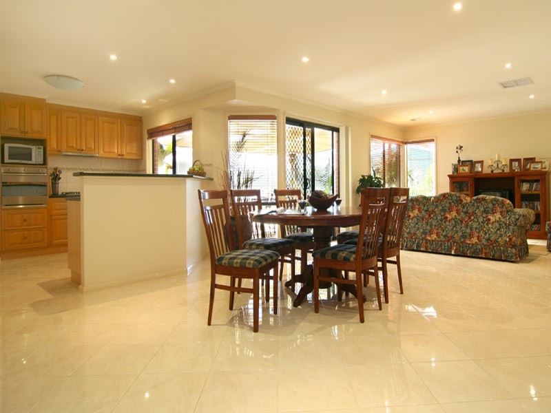 58 Carolyn Way, Maiden Gully VIC 3551