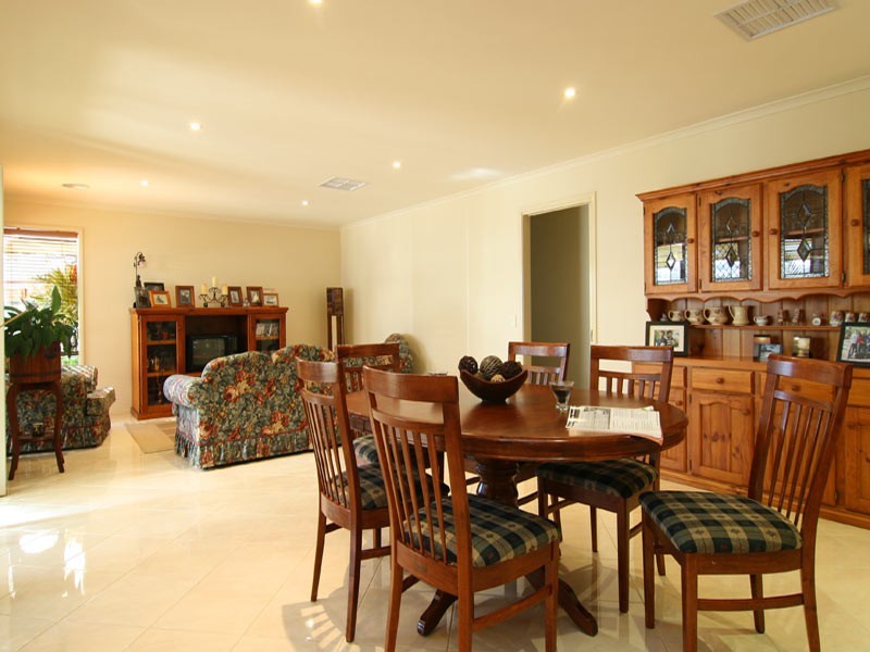 58 Carolyn Way, Maiden Gully VIC 3551