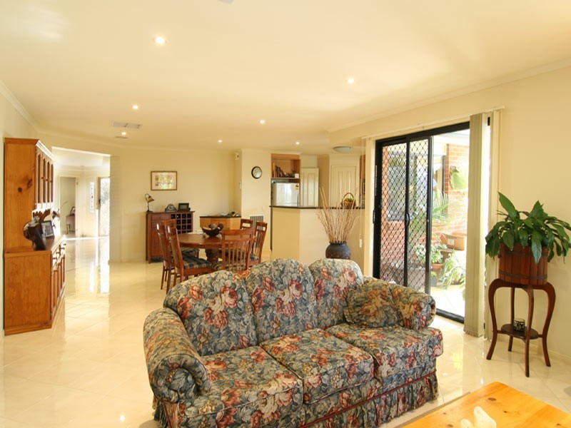 58 Carolyn Way, Maiden Gully VIC 3551